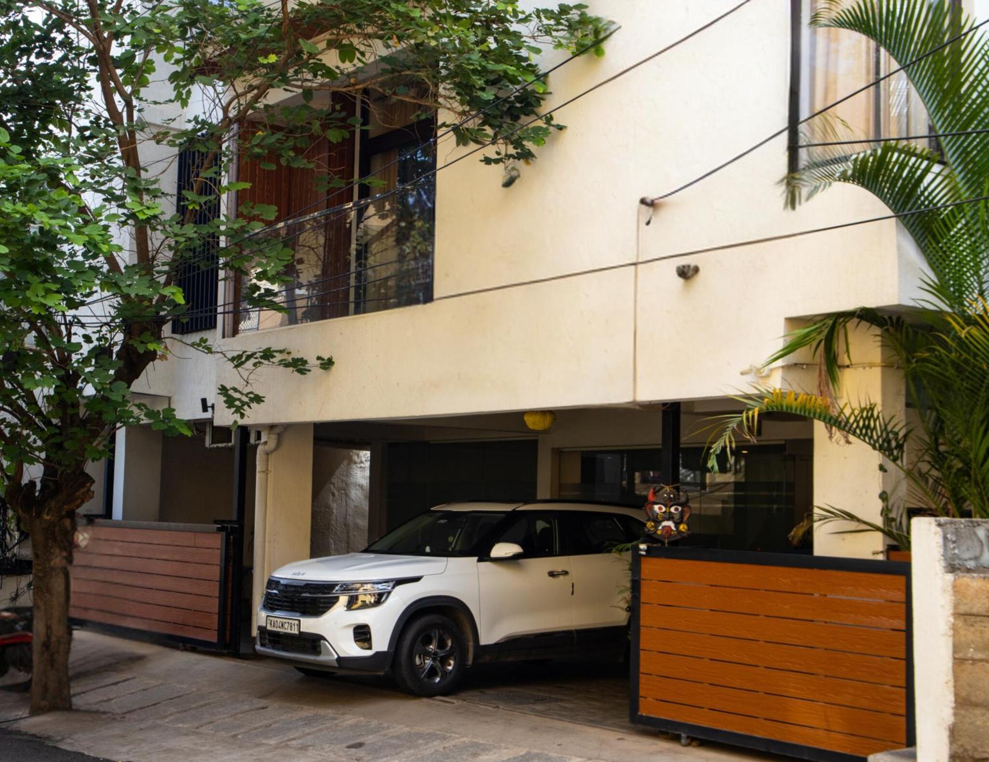 Mystic Apartotel Hebbal Bangalore Exteriör bild